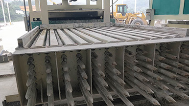 石膏輕質(zhì)隔墻生產(chǎn)模具-來鄭州找瑪納，專業(yè)M30石膏墻板生產(chǎn)線等您來體驗(yàn)