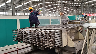 輕質(zhì)脫硫石膏隔墻板生產(chǎn)設(shè)備-石膏空心條板模具 輕質(zhì)脫硫石膏隔墻板生產(chǎn)設(shè)備-石膏空心條板模具