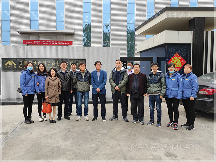 1617355926103999.jpg 參觀現(xiàn)場(chǎng)-大合影.jpg