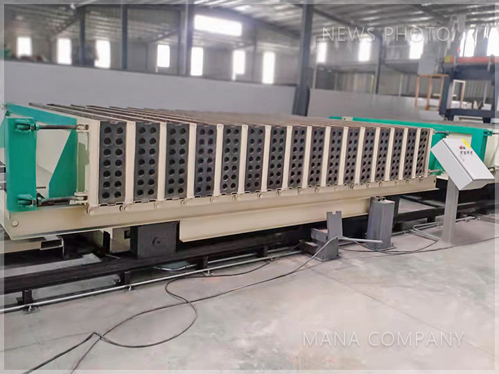 1636771571106026.jpg M03-24型墻板產(chǎn)線-成型主機.jpg